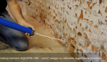 Wykonanie wtórnej izolacji poziomej za pomocą kremu injekcyjnego AQUAFIN®-i380